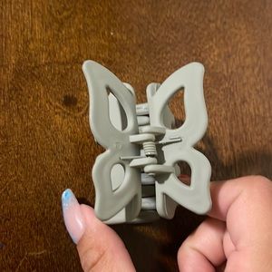 Butterfly shaped claw clip